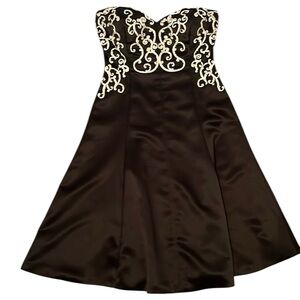 EUC White House Black Market Strapless Ribbon Dress